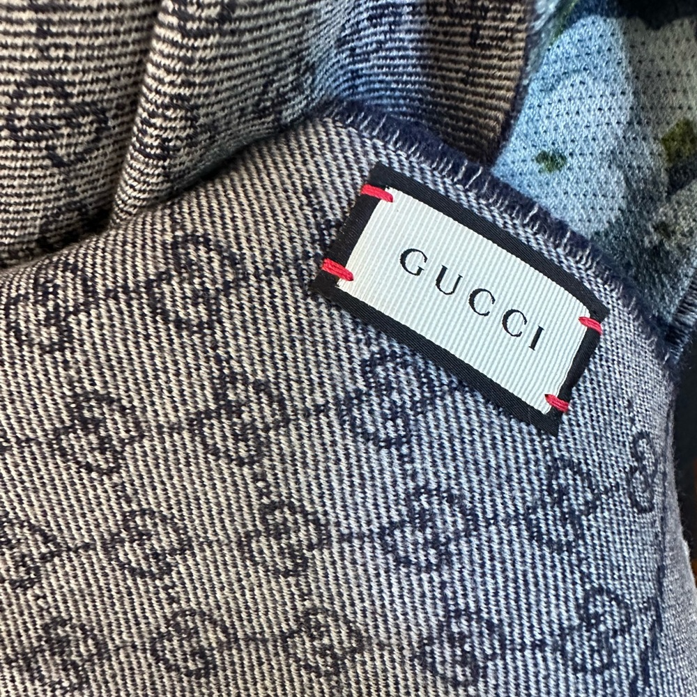 Gorgeous Gucci Wool Blooms Reversible Scarf - Picture 3 of 8